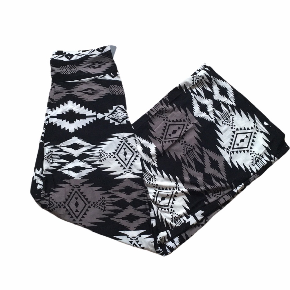 Shosho 🛍️ Capri Tribal Pants NWT Sz Various